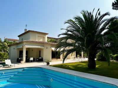 Villa - 241 m²