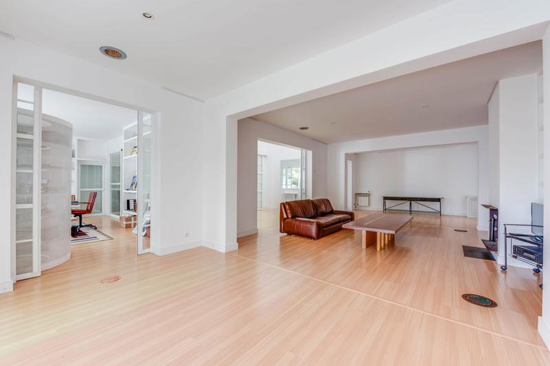 Maison contemporaine - 380 m² - 10 pièces