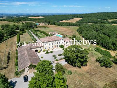 Maison de maîtres - 728 m² - 18 pièces