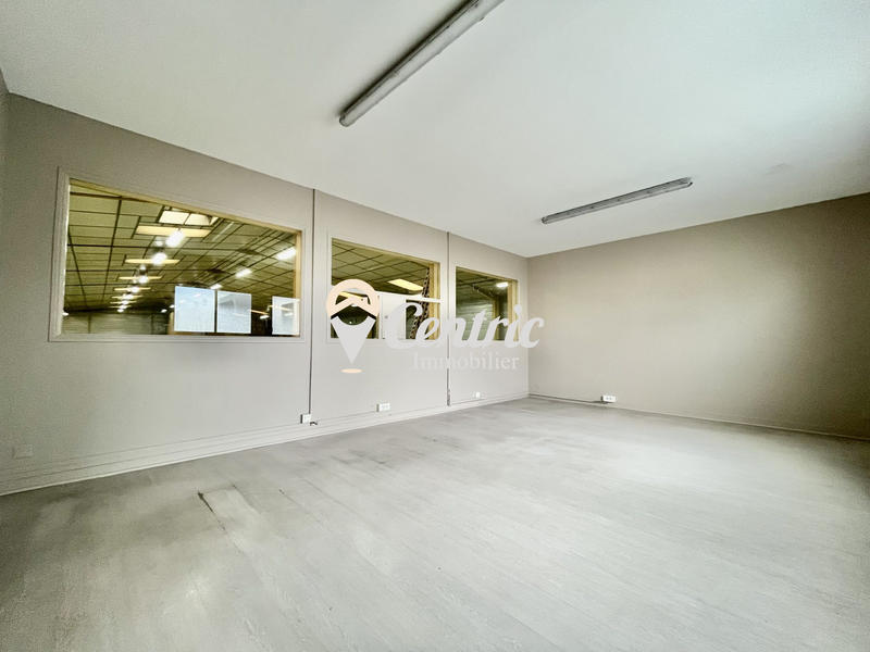 Entrepôt - 897 m²