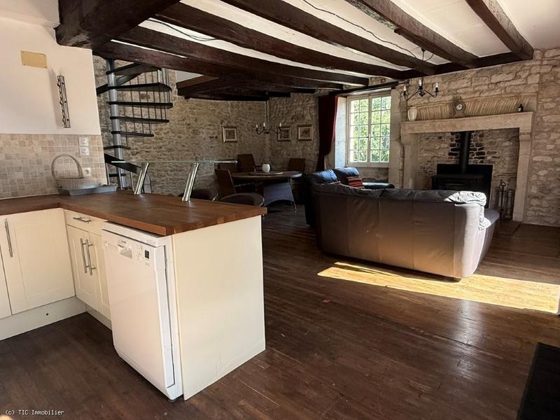 Maison en pierre - 99 m² - 5 pièces