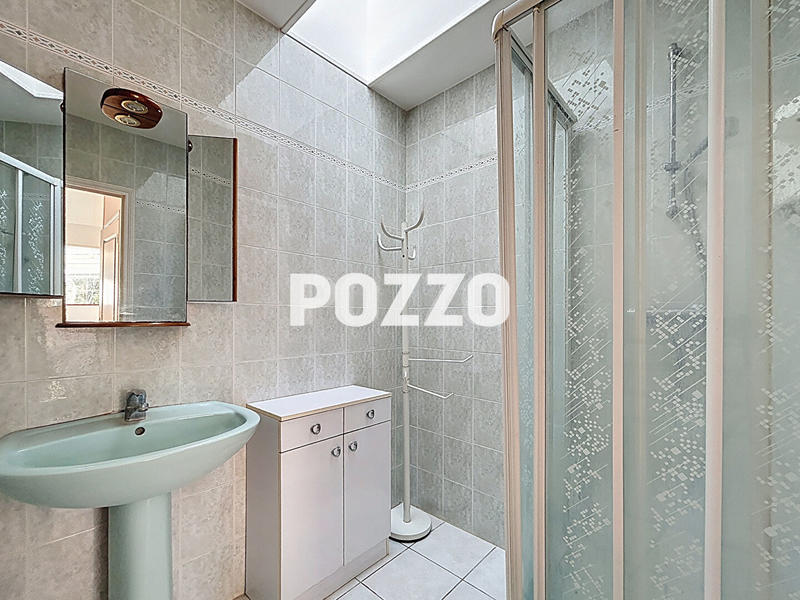 Maison - 189 m² - 9 pièces