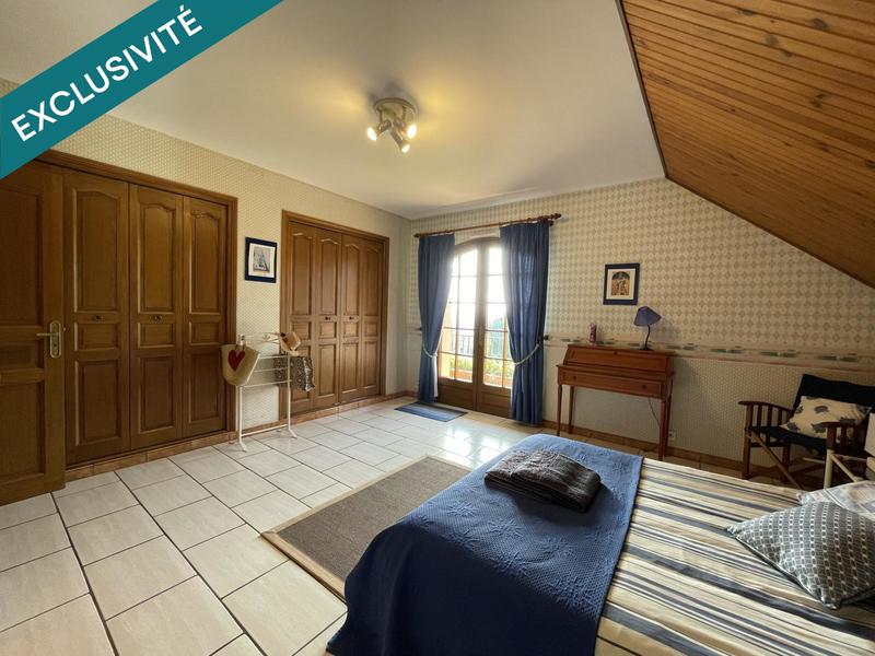 Maison - 234 m² - 8 pièces
