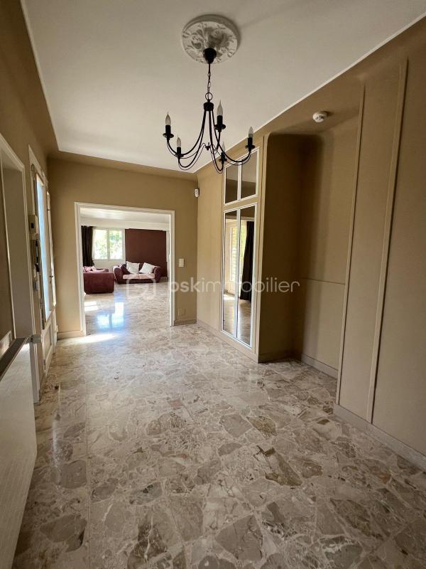 Propriété - 300 m² - 10 pièces