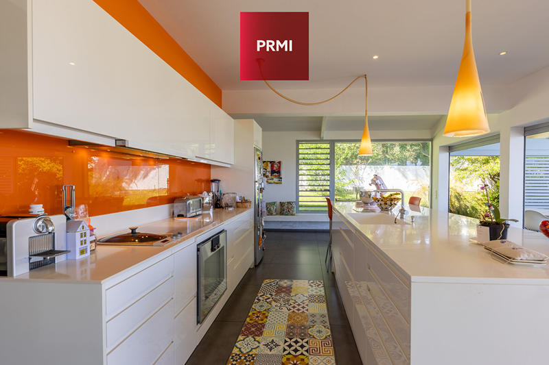 Maison - 235 m² - 8 pièces