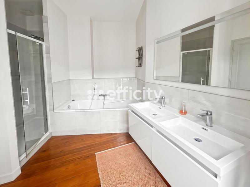 Immeuble - 198 m² - 9 pièces