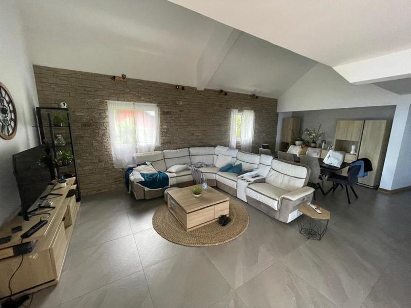 Maison - 220 m² - 6 pièces