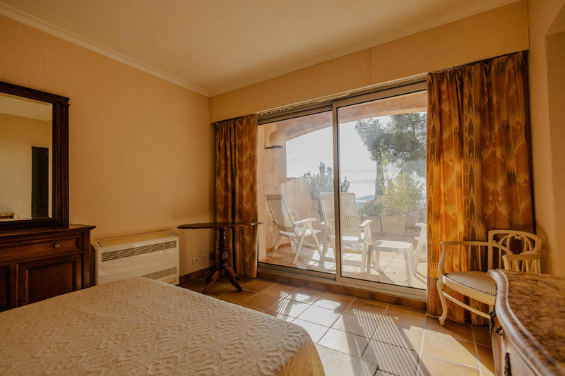 Maison - 250 m² - 5 pièces