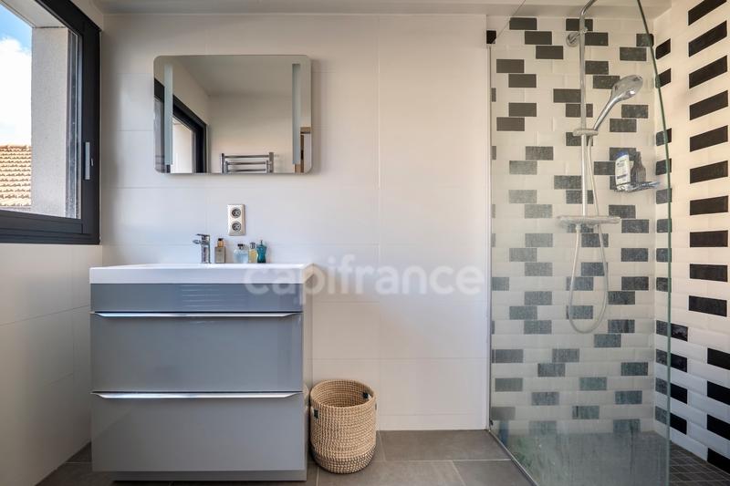 Maison - 215 m² - 6 pièces