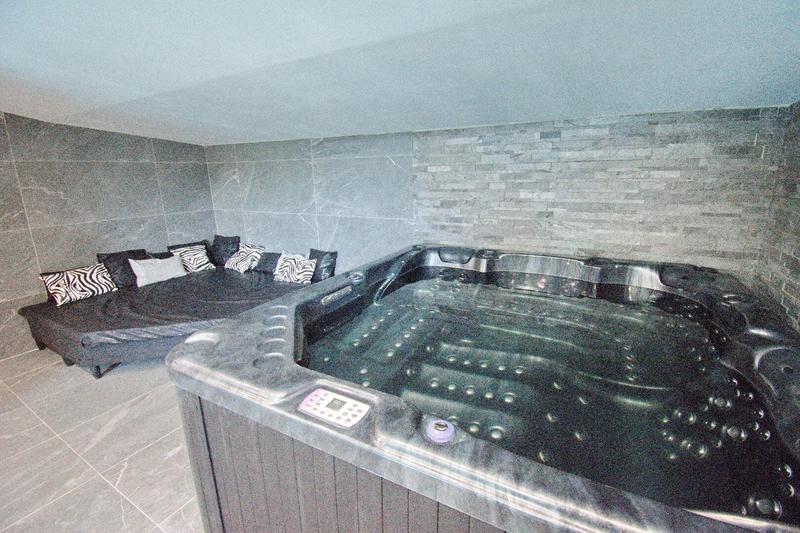 Maison - 363 m² - 12 pièces