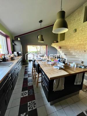 Maison - 224 m² - 7 pièces