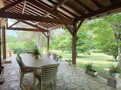 Propriété - 220 m² - 6 pièces