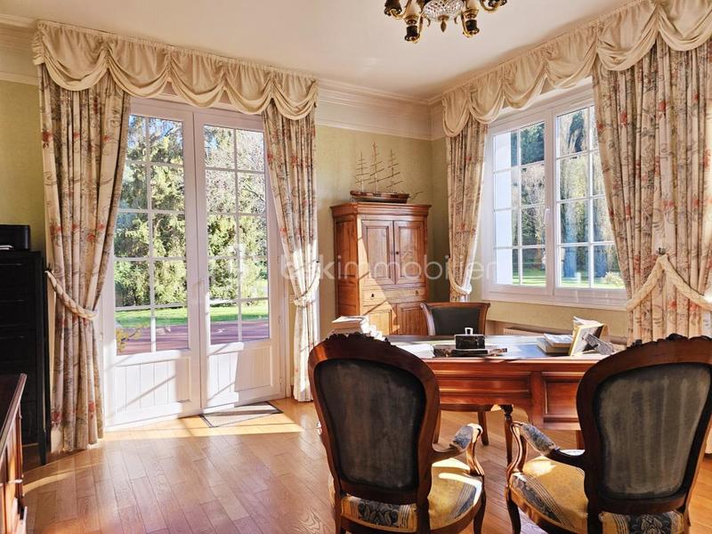 Chaumière - 470 m² - 9 pièces