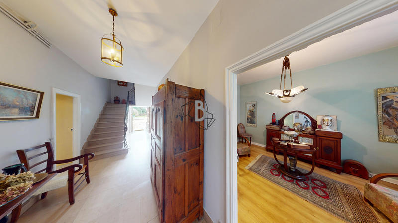 Maison - 250 m² - 8 pièces