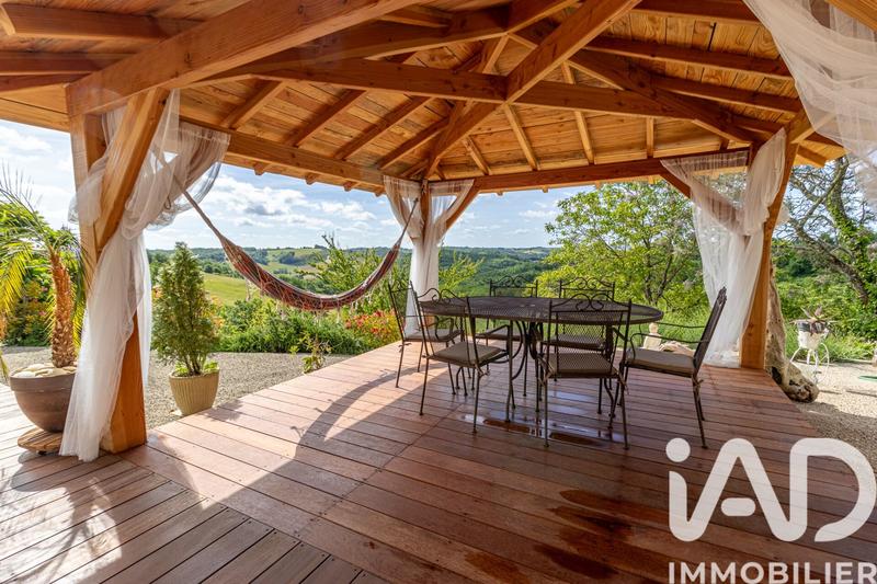 Maison - 220 m² - 5 pièces