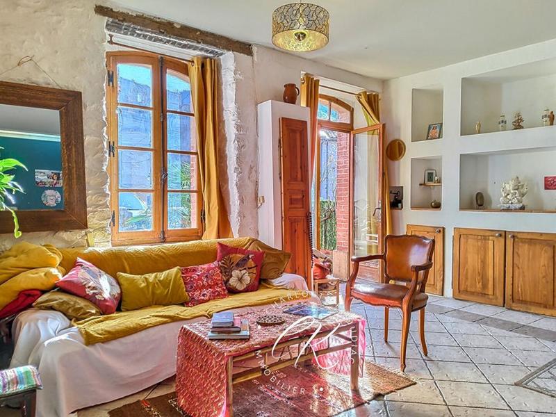 Maison - 325 m² - 9 pièces