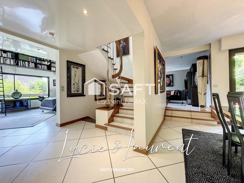 Maison - 260 m² - 8 pièces