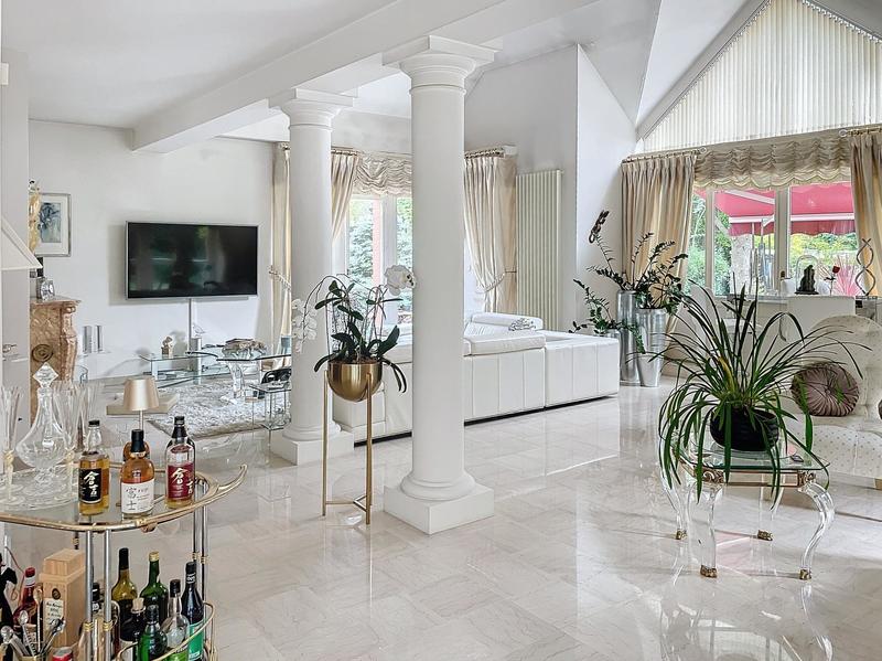 Maison - 242 m² - 7 pièces