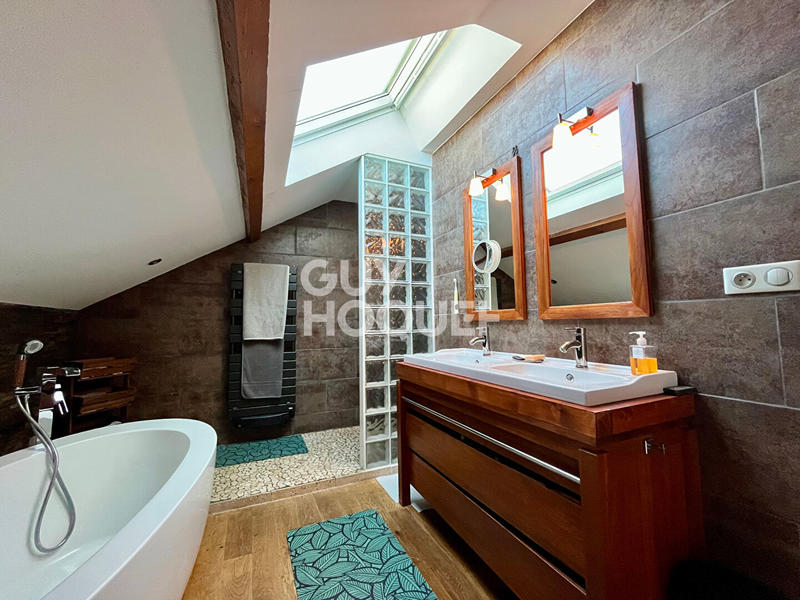 Appartement - 165 m² - 6 pièces