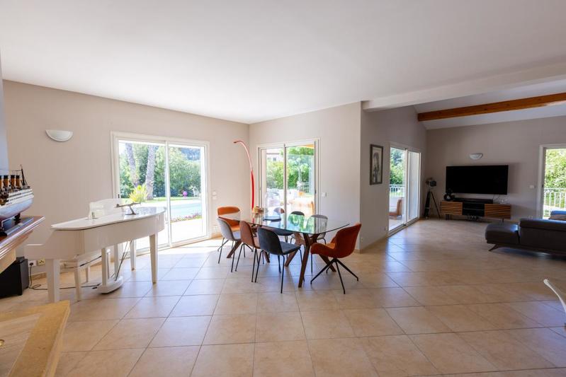 Maison - 243 m² - 5 pièces