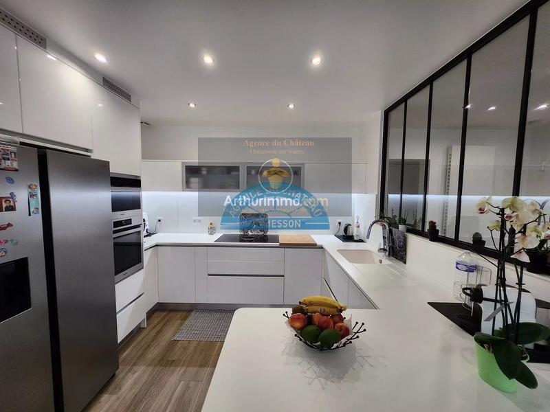 Maison - 233 m² - 11 pièces