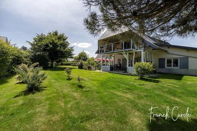 Maison - 280 m² - 11 pièces