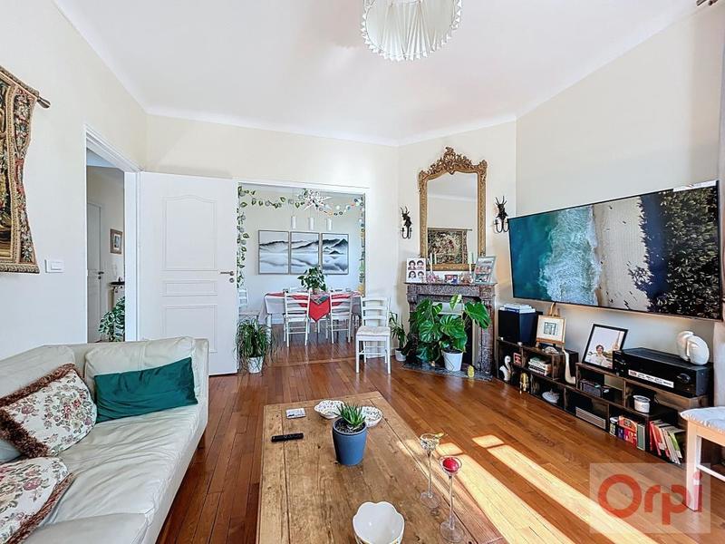 Demeure - 203 m² - 9 pièces