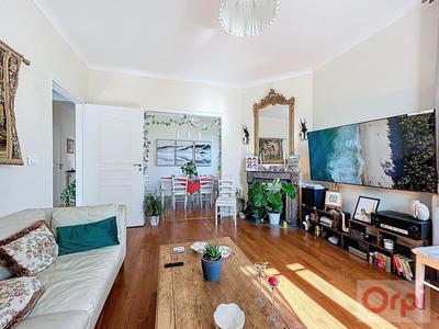 Demeure - 203 m² - 9 pièces