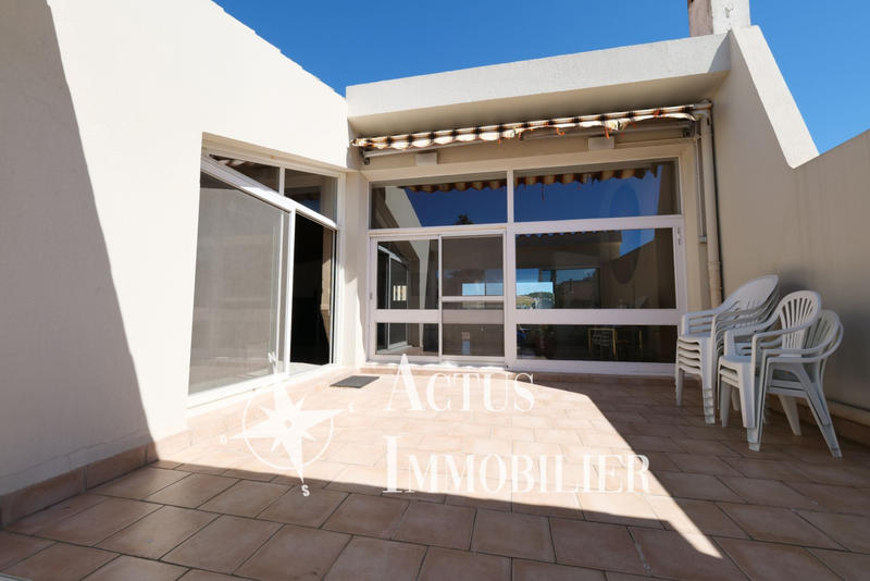 Maison - 242 m² - 8 pièces