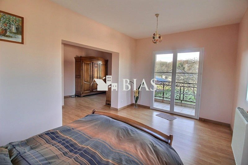 Maison - 239 m² - 7 pièces