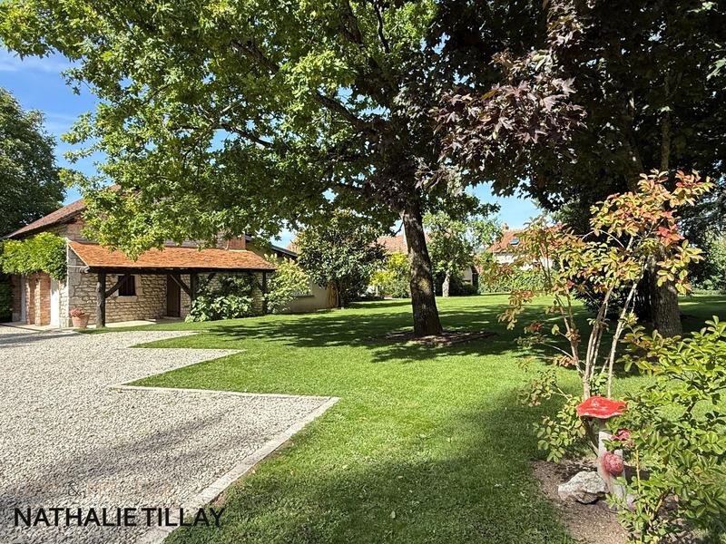 Propriété - 250 m² - 8 pièces