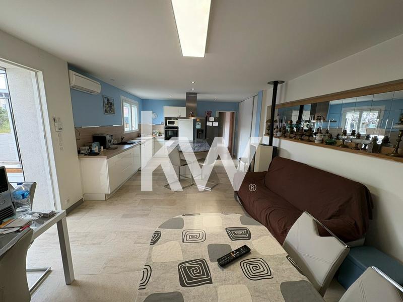 Maison - 650 m² - 4 pièces