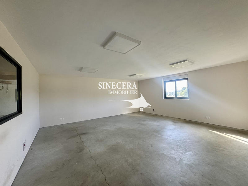 Local commercial - 10 102 m²