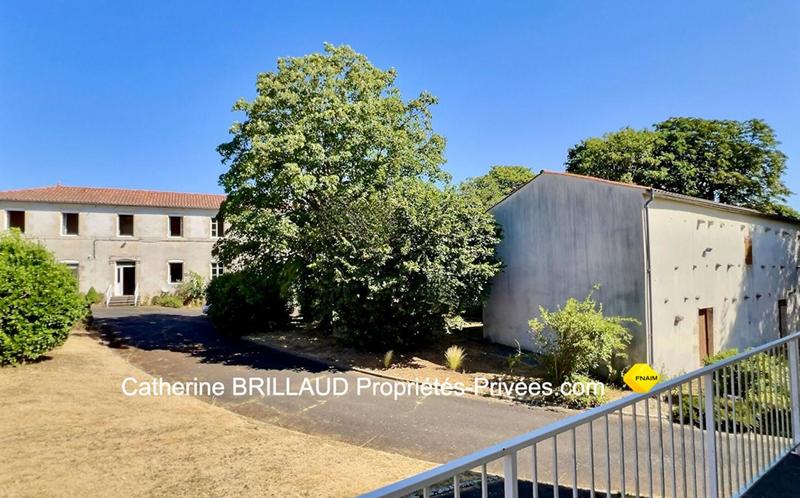 Maison - 1 154 m² - 35 pièces