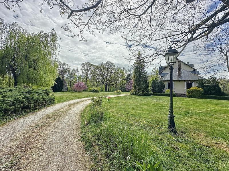 Propriété - 481 m² - 12 pièces