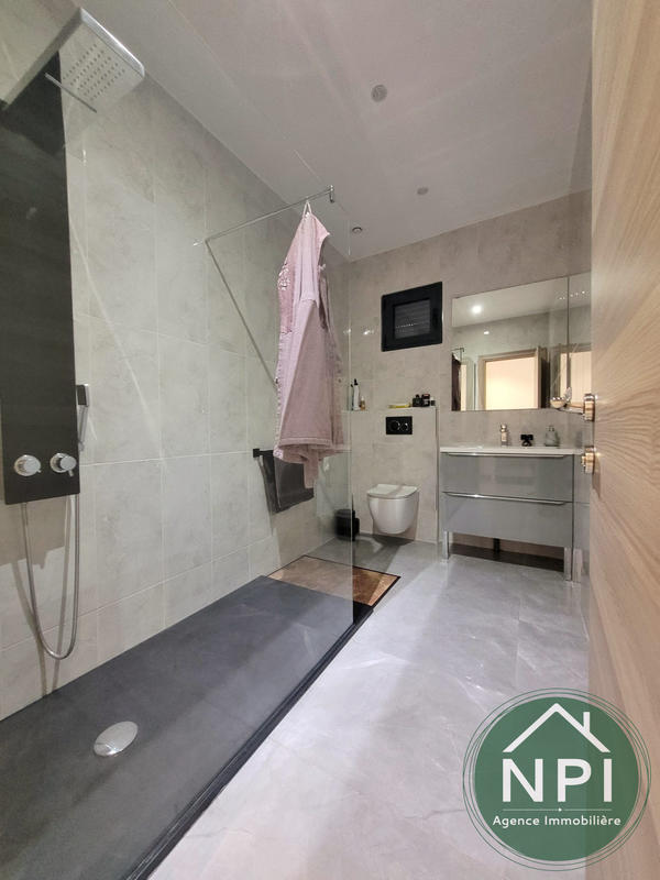 Maison contemporaine - 248 m² - 7 pièces