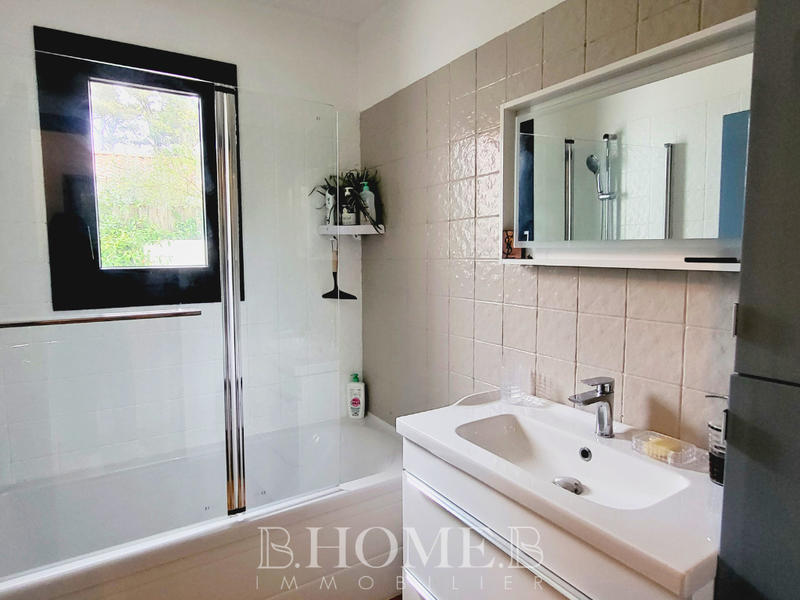 Maison - 212 m² - 10 pièces