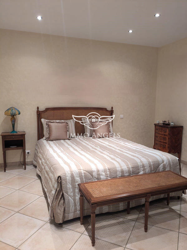 Villa - 244 m² - 6 pièces