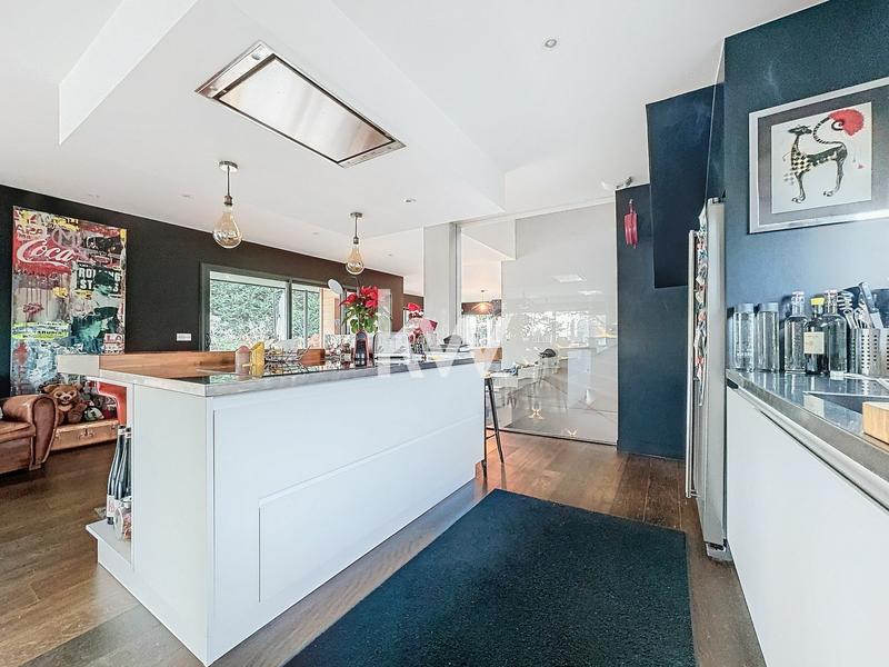 Maison - 335 m² - 7 pièces