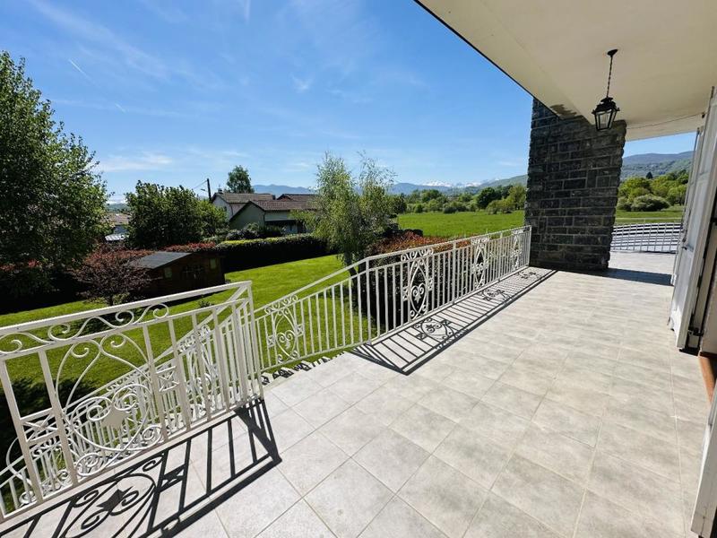 Maison - 250 m² - 9 pièces