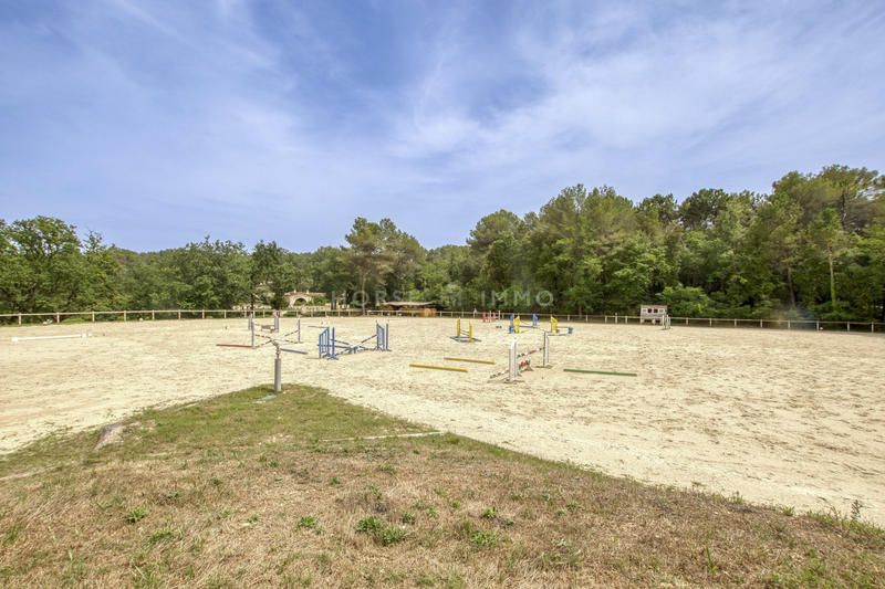 Maison - 600 m² - 20 pièces