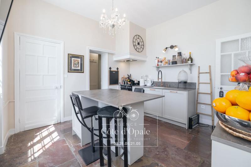 Maison - 350 m² - 8 pièces