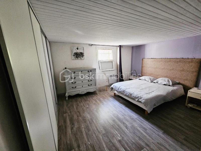 Demeure - 242 m² - 11 pièces