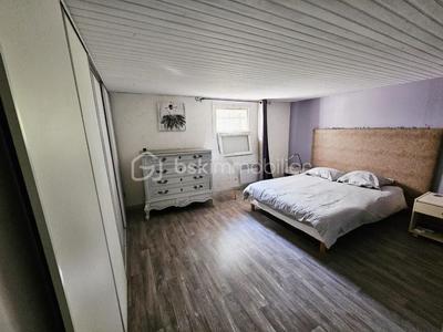 Demeure - 242 m² - 11 pièces