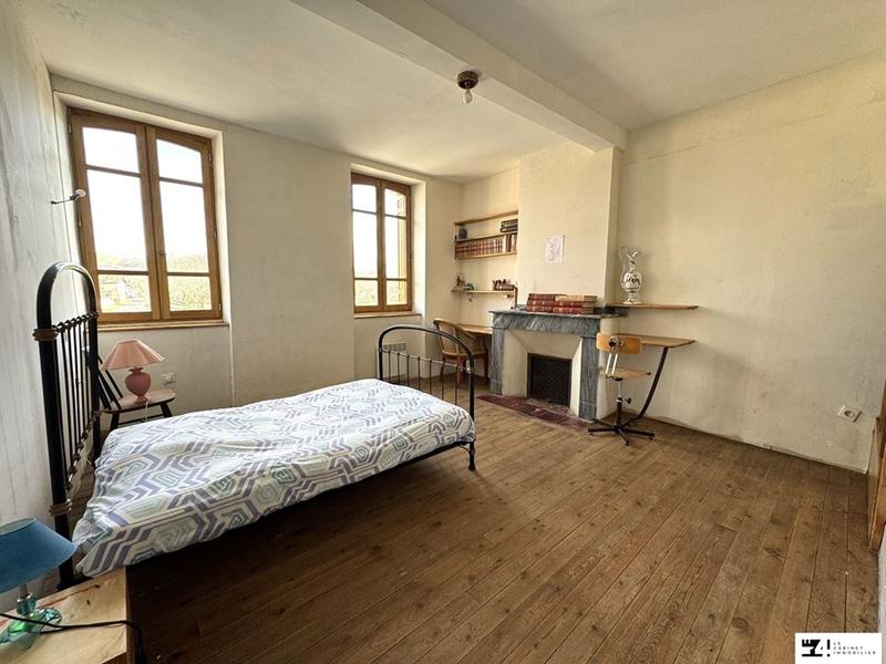 Maison traditionnelle - 305 m² - 7 pièces