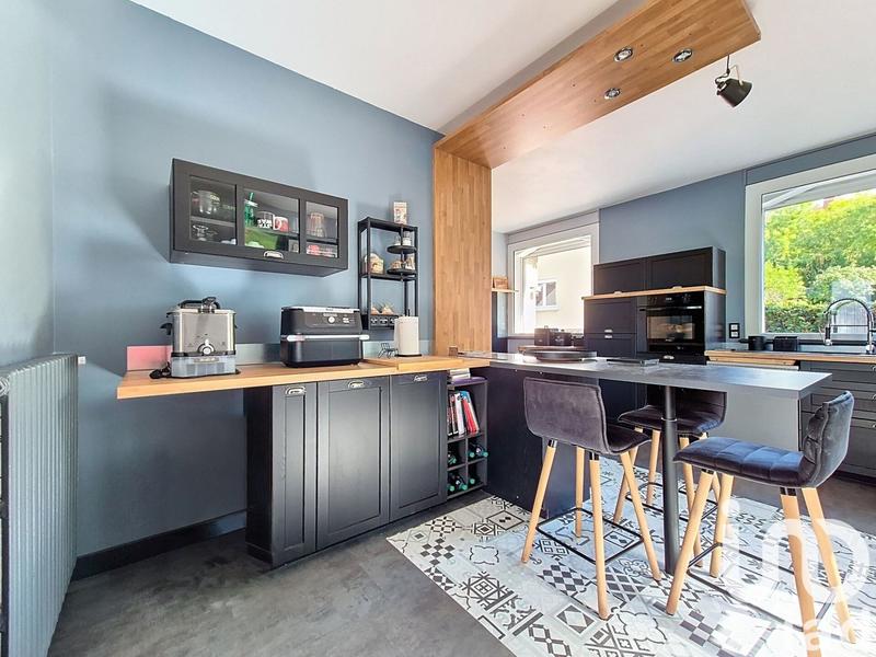 Maison - 240 m² - 10 pièces