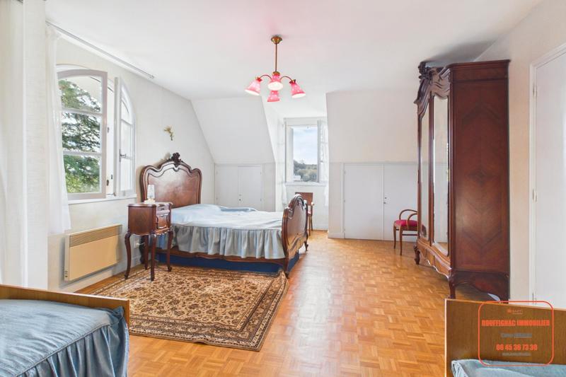 Maison - 208 m² - 8 pièces