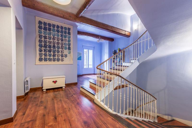 Maison - 325 m² - 9 pièces