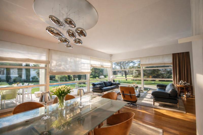 Villa - 300 m² - 6 pièces