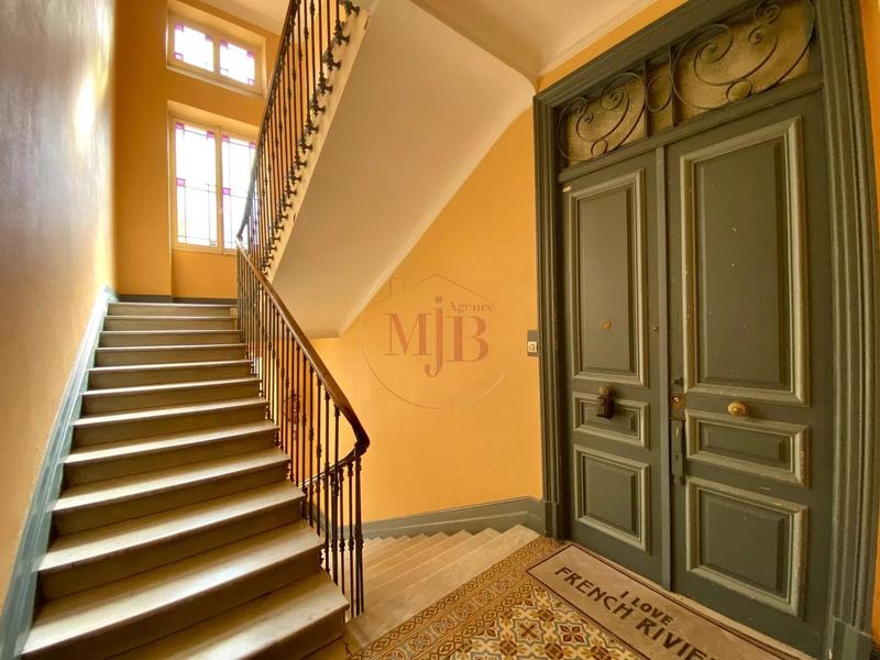 Appartement - 90 m² - 3 pièces